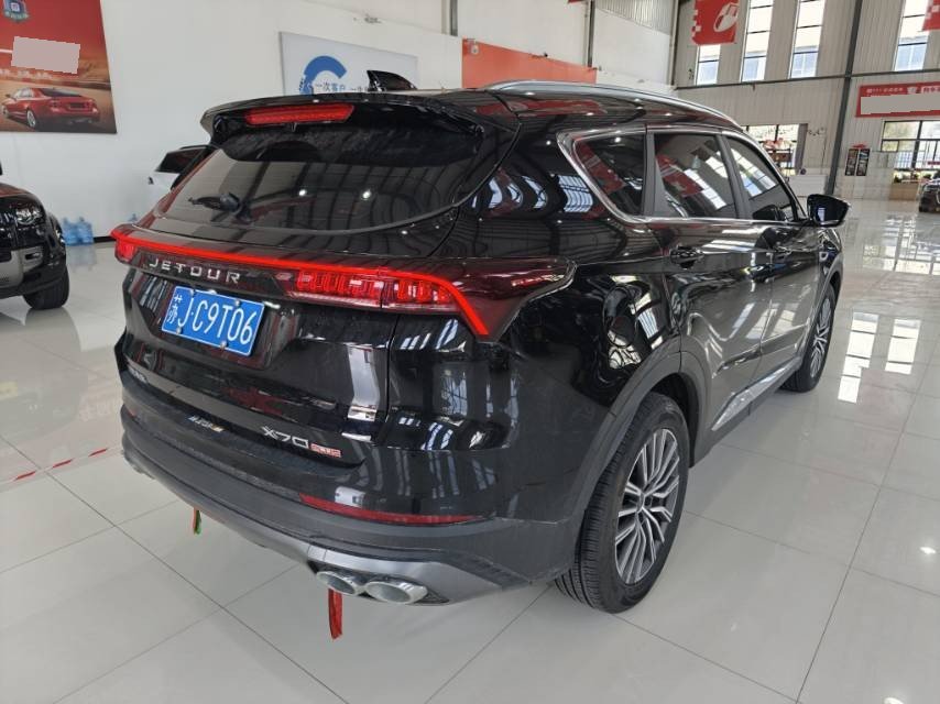 捷途 2023款 X70 PLUS 1.5T 无级 自强MAX5座