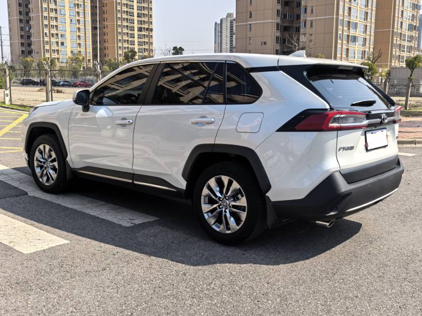 丰田 2022款 威兰达 2.0 无级 两驱豪华版