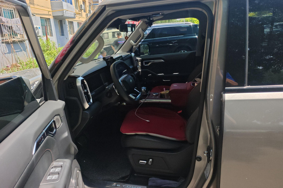 捷途 2024款 旅行者 2.0T 四驱穿越PRO+娱乐版