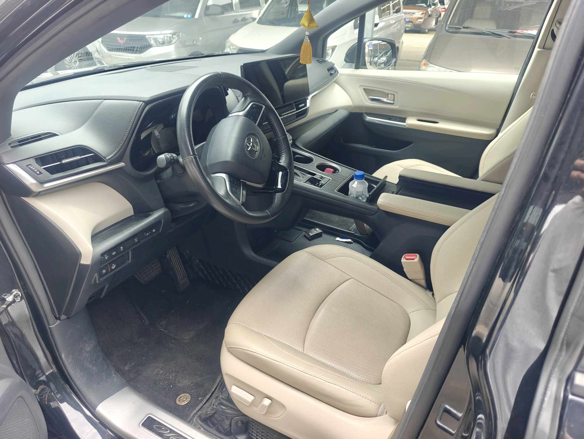 Toyota 2022 Granvia HYBRID 2.5 CVT Premium Edition