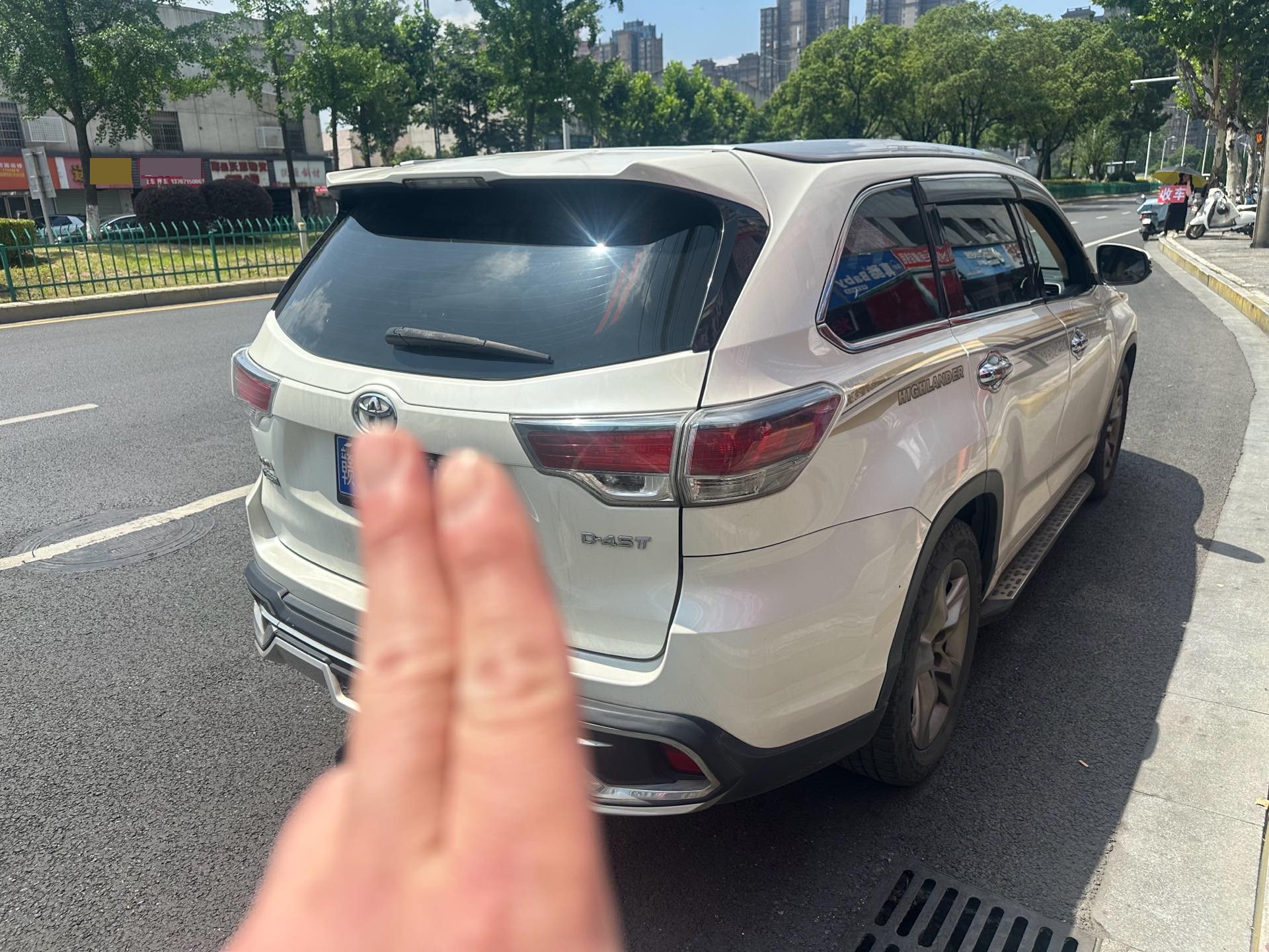Toyota 2015 Highlander 2.0T 4WD Luxury Navigation 7-Seater