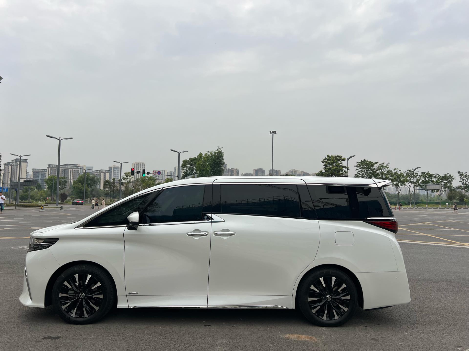 Toyota Alphard (Import) 2024 Alphard 2.5 CVT Zhenxiang Edition
