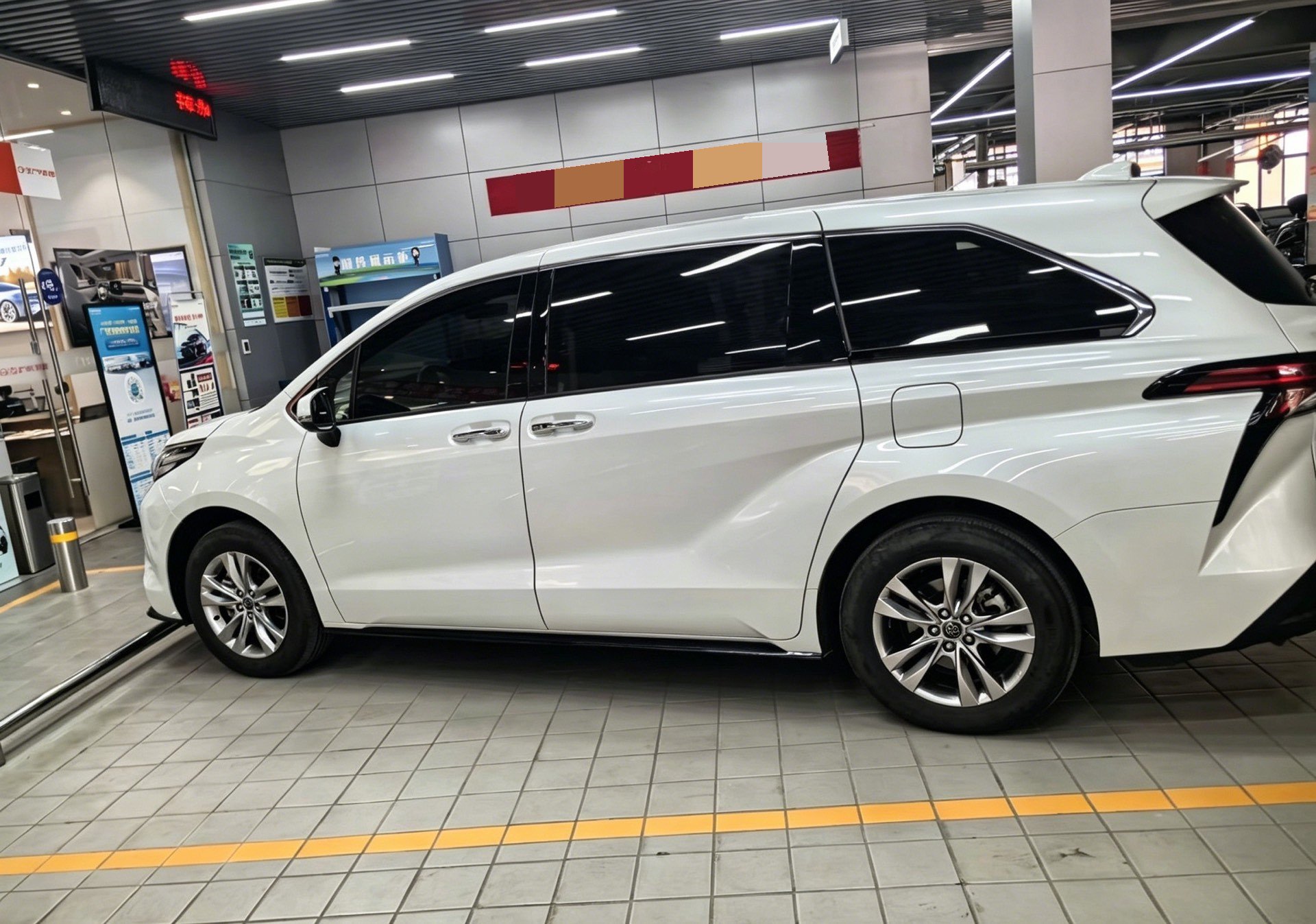 Toyota 2024 Sienna 2.5 CVT 4WD Premium
