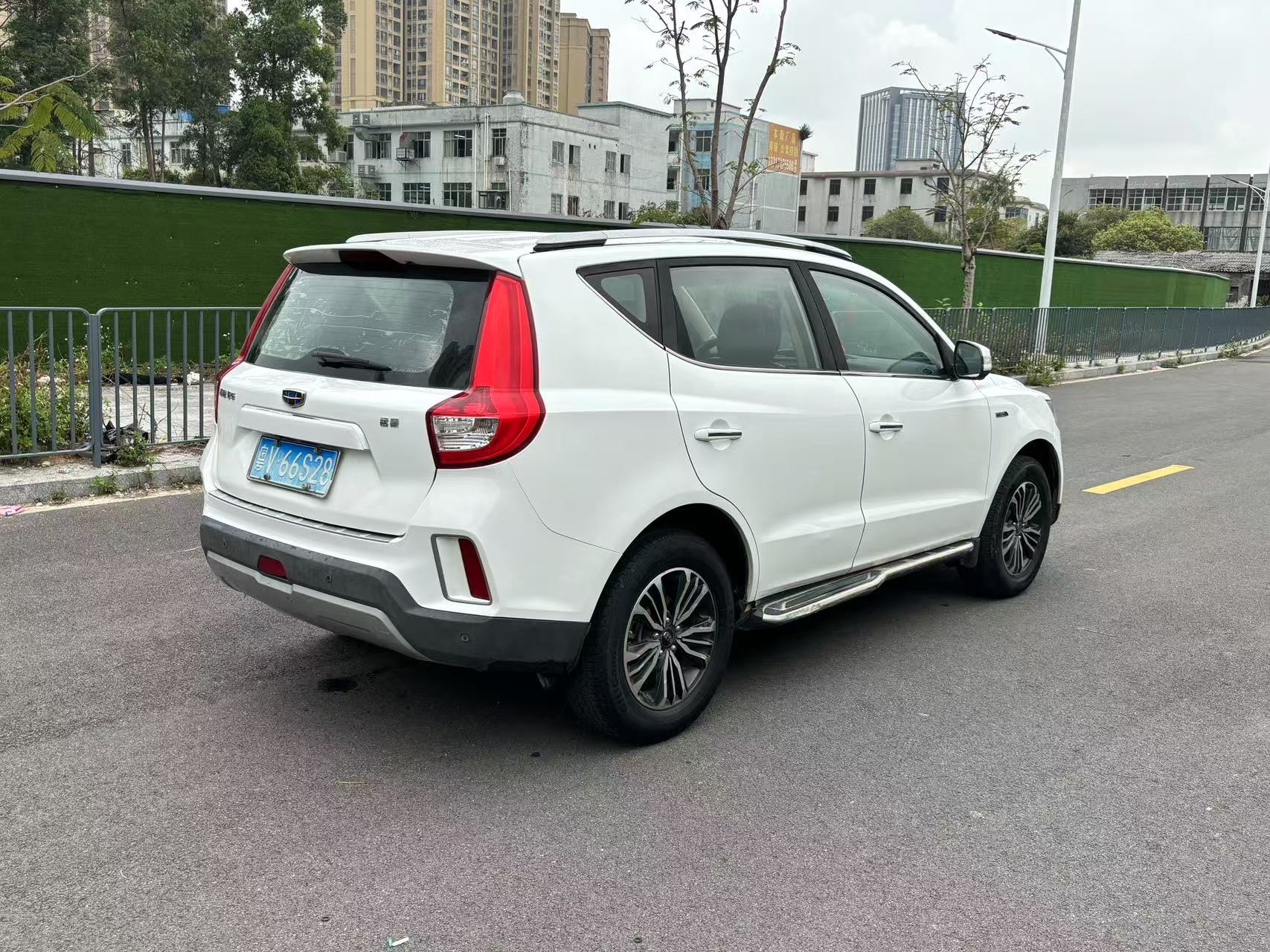 吉利 2016款 远景SUV(X6) 1.3T 无级 旗舰型