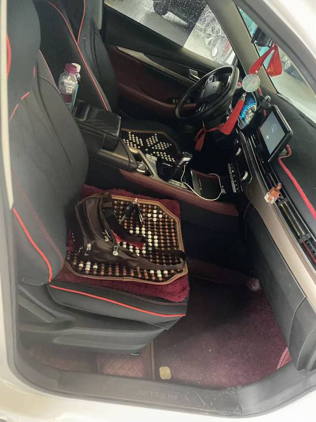 捷途 2023款 X70 1.5T 超越版5座