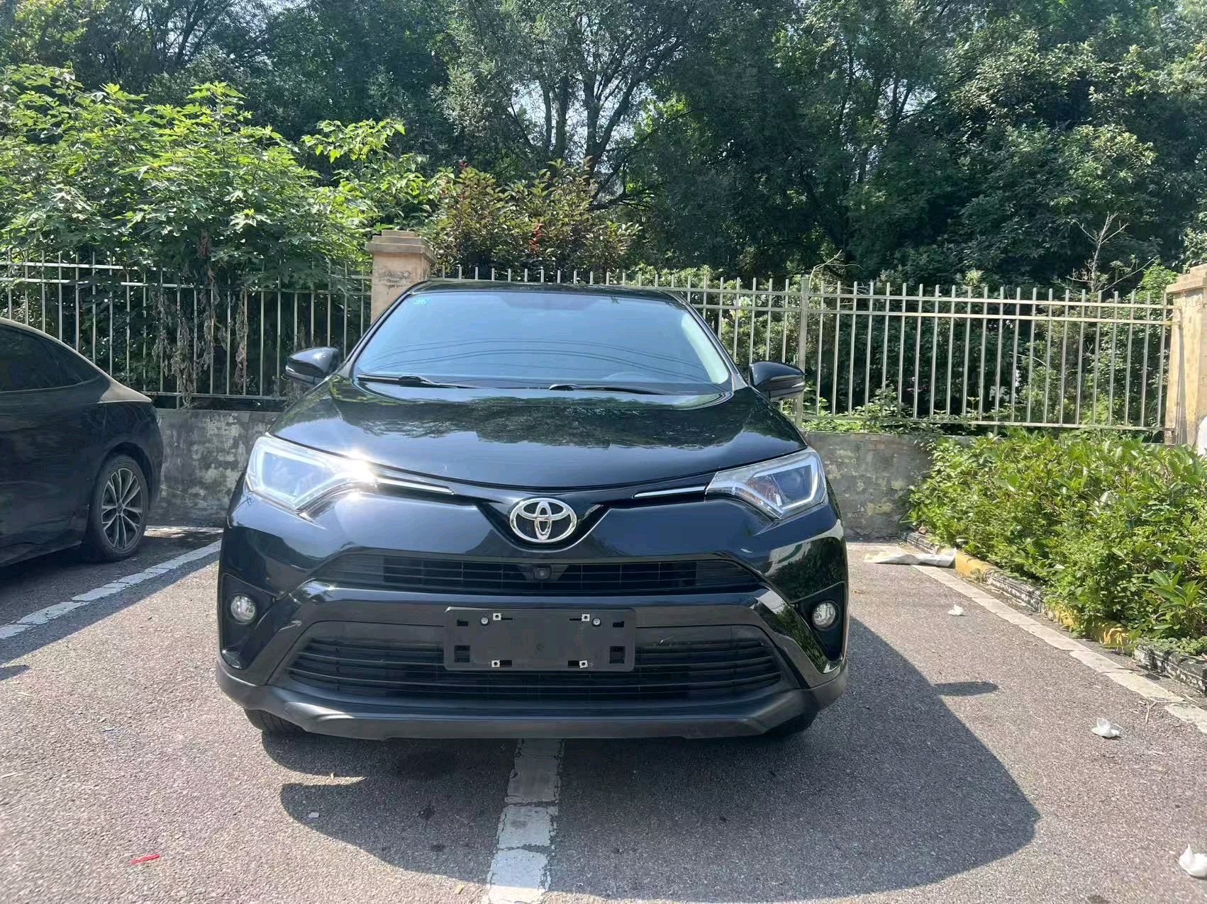 Toyota 2016 RAV4 2.0 CVT 2WD Fashion Edition