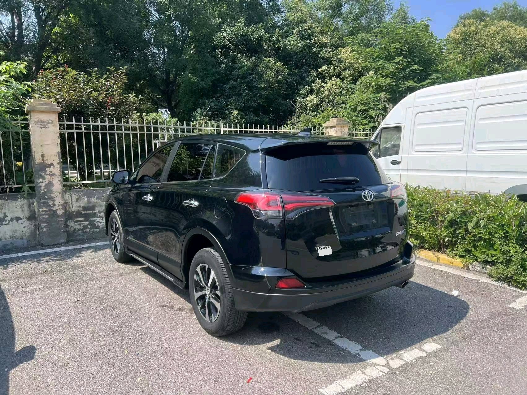 Toyota 2016 RAV4 2.0 CVT 2WD Fashion Edition