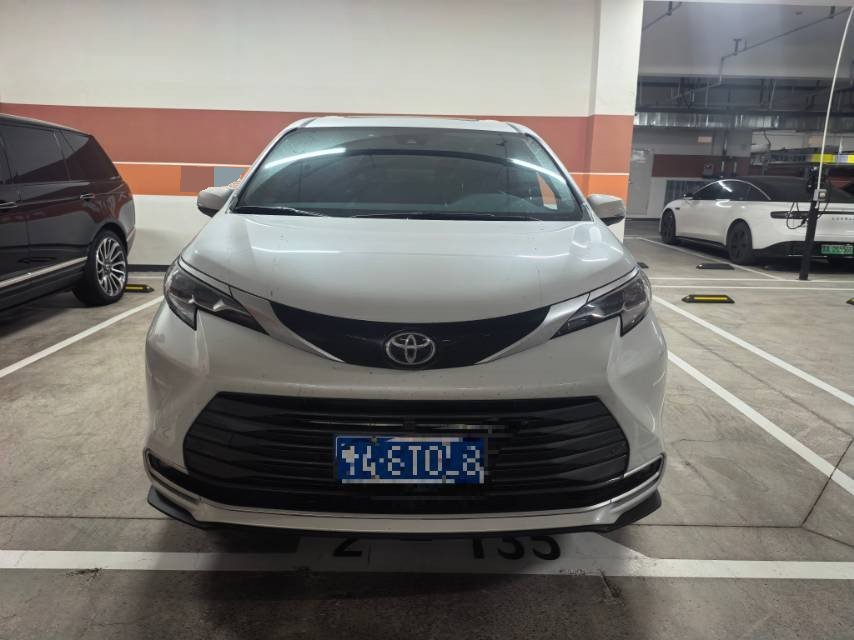 Toyota 2024 Sienna 2.5 CVT 4WD Premium