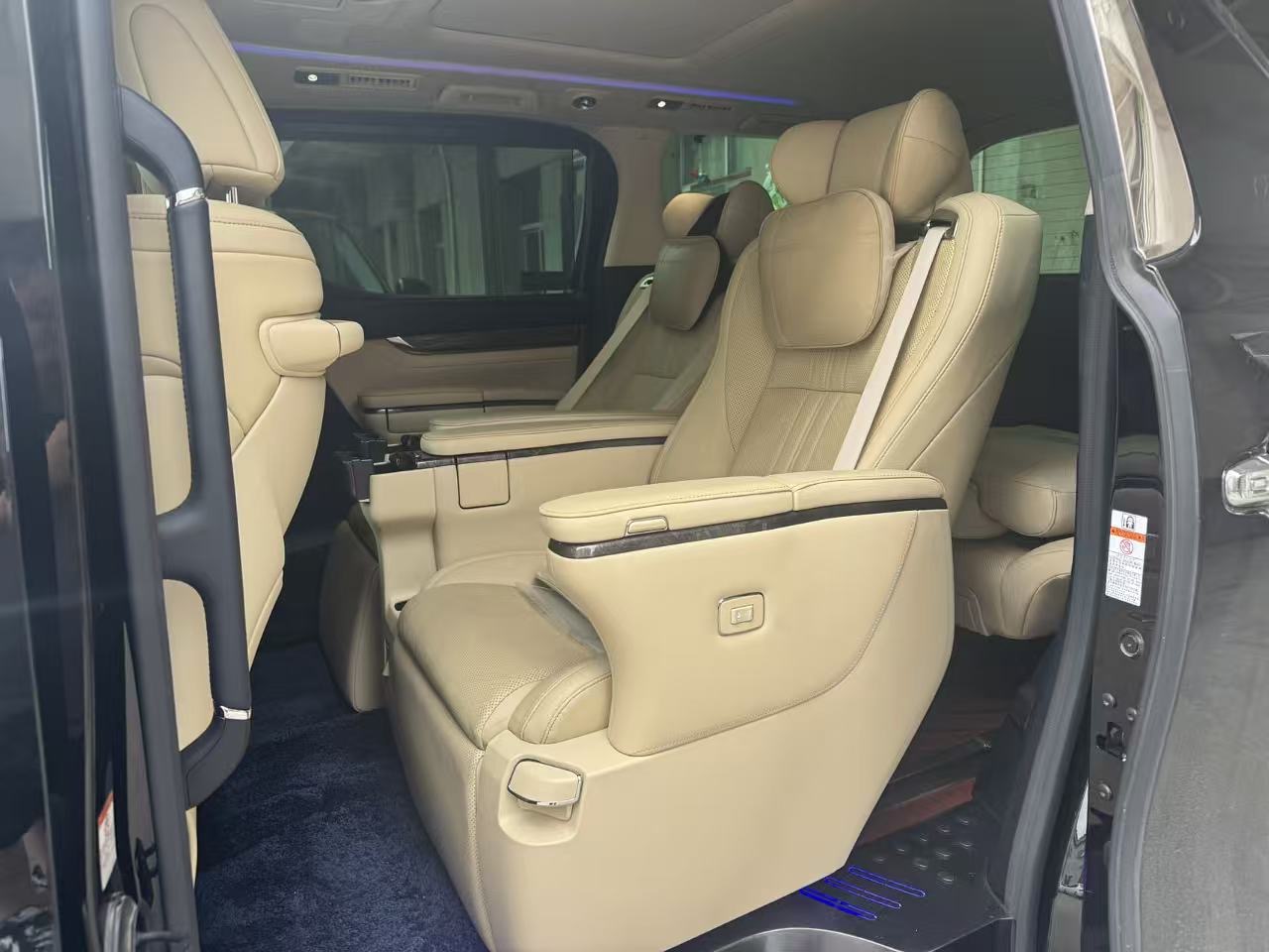 Toyota Vellfire (Import) 2021 Crown Vellfire 2.5 CVT Crown HV Premium