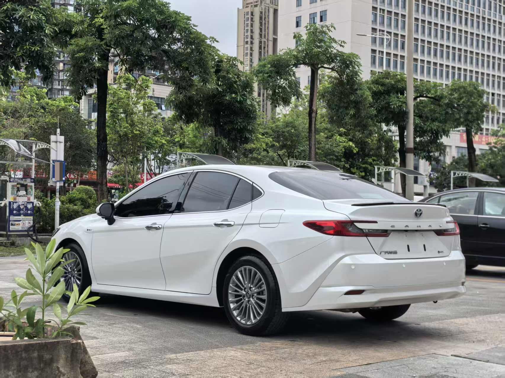 Toyota 2024 Camry Twin Engine 2.0HGVP CVT Luxury Edition