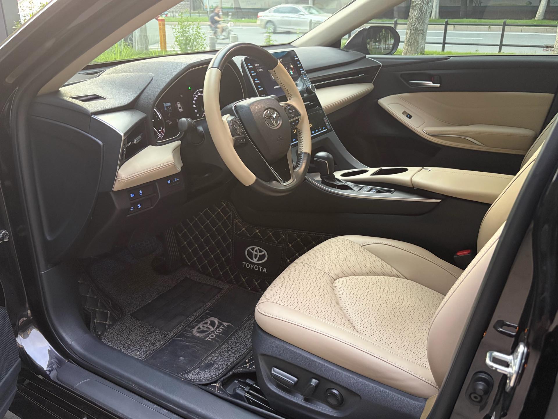 Toyota 2019 Avalon Hybrid 2.5 CVT Luxury Edition