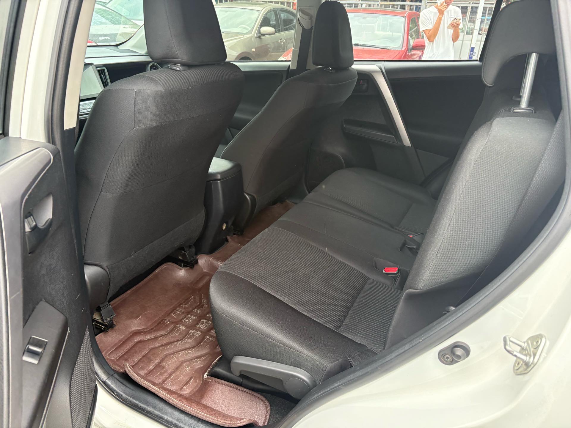 丰田 2019款 RAV4荣放 2.0 无级 两驱先锋版