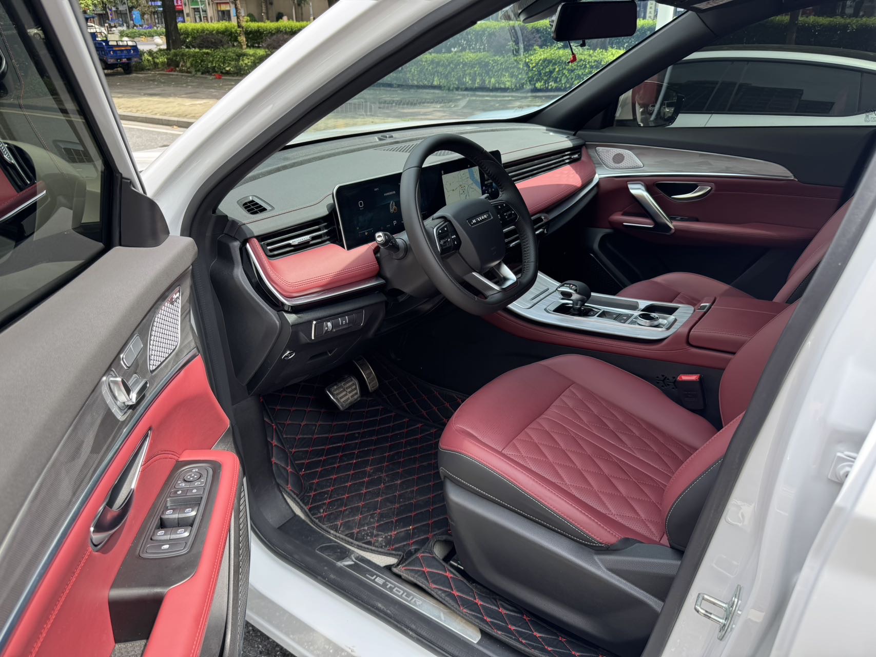 JETOUR 2025 X70 PLUS 1.5T Luxury Surge Edition 5-Seater