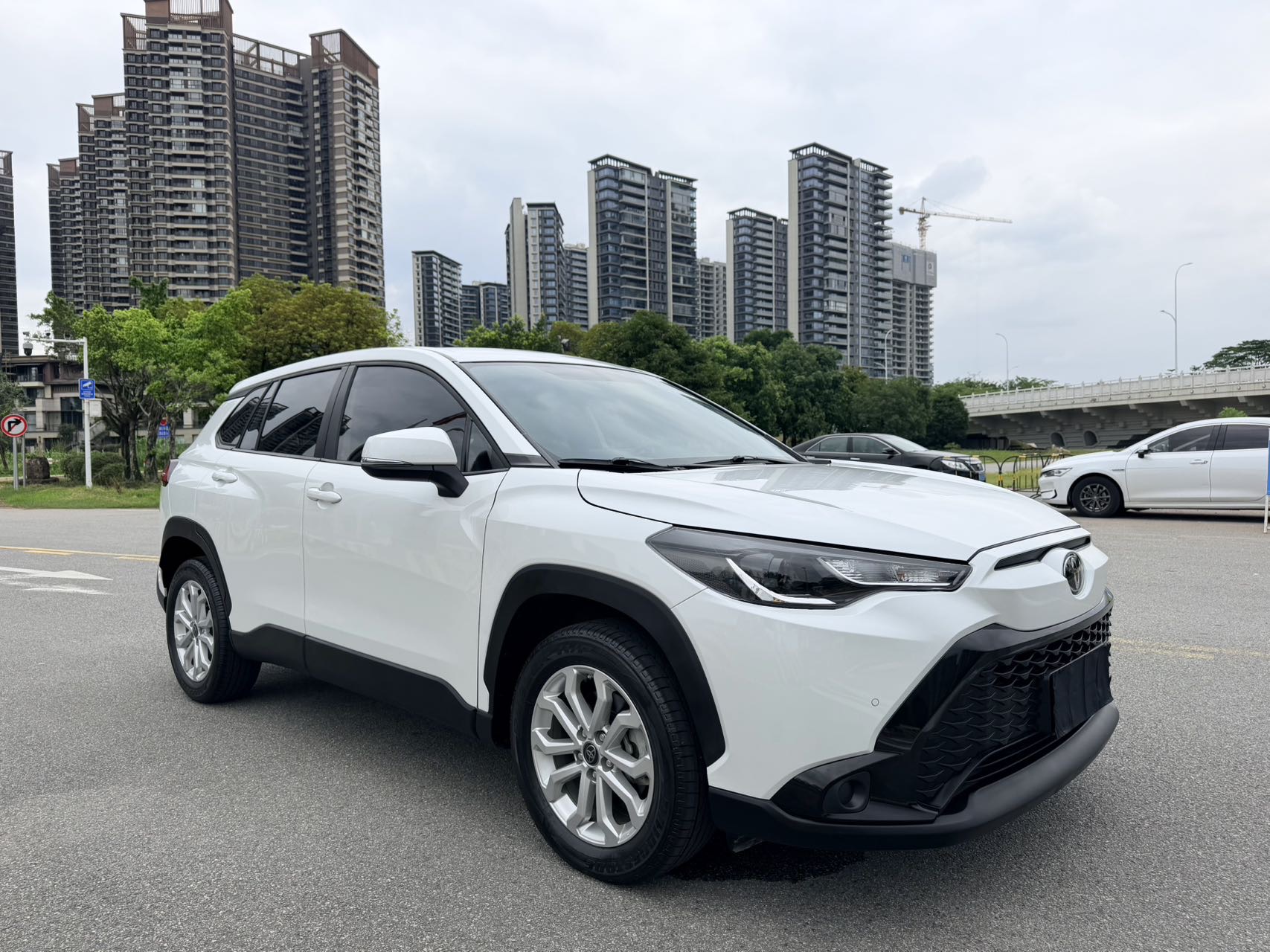 丰田 2023款 锋兰达 2.0 无级 精英版