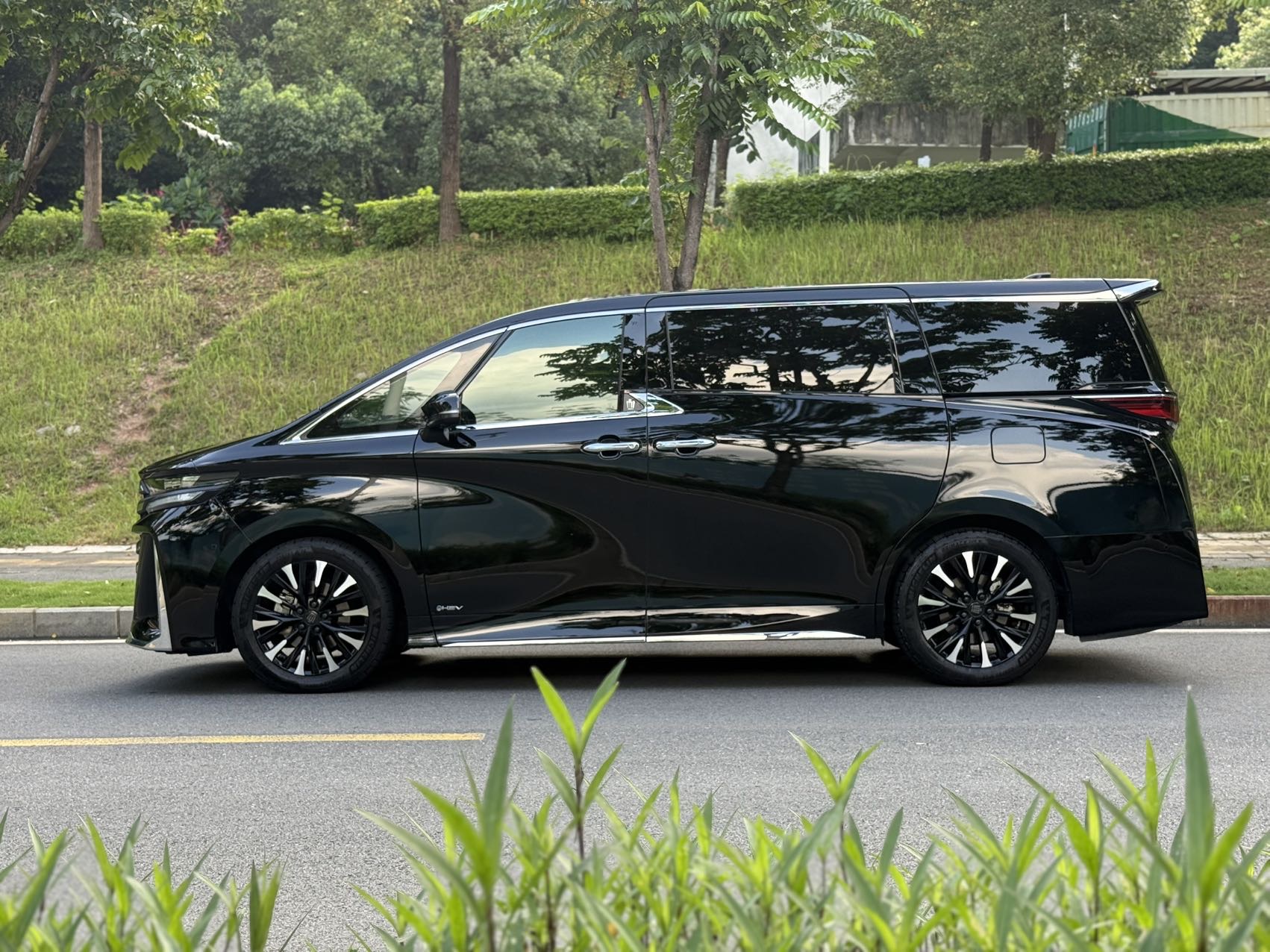丰田 威尔法(进口) 2024款 皇冠 威尔法 2.5 无级 至尊版