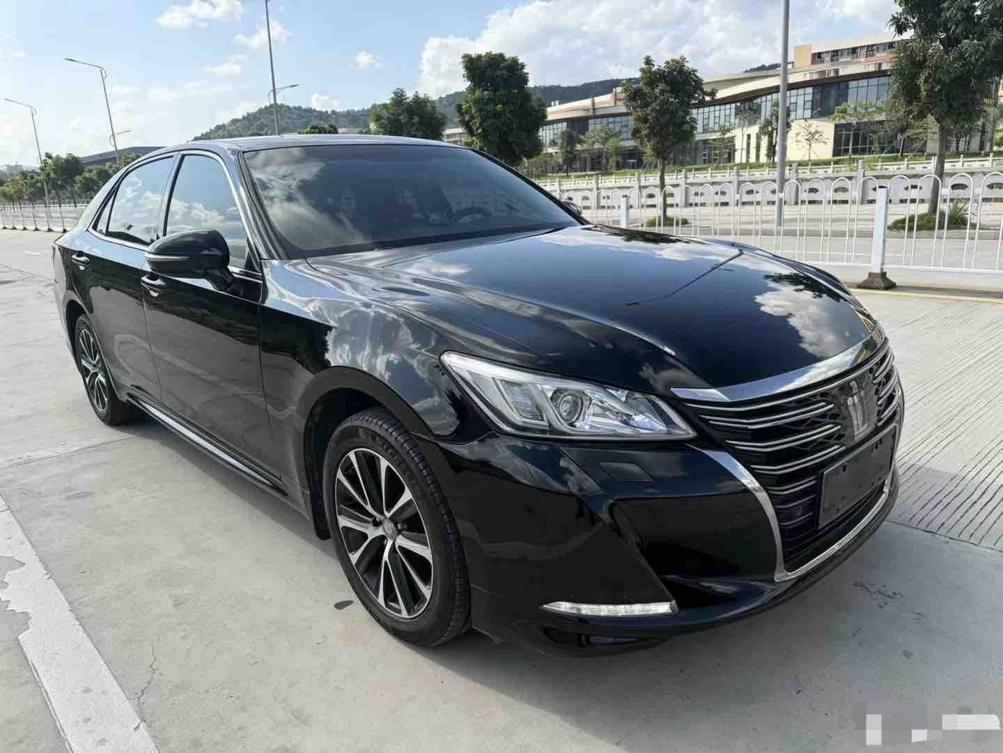 Toyota 2018 Crown 2.0T Fashion Edition