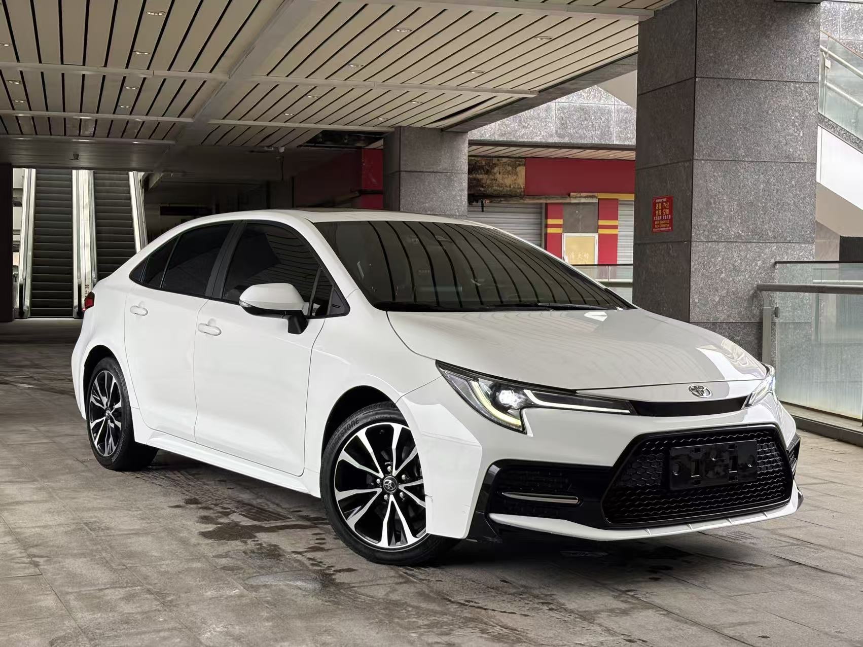 丰田 2022款 雷凌 1.2T 无级 185T 豪华版
