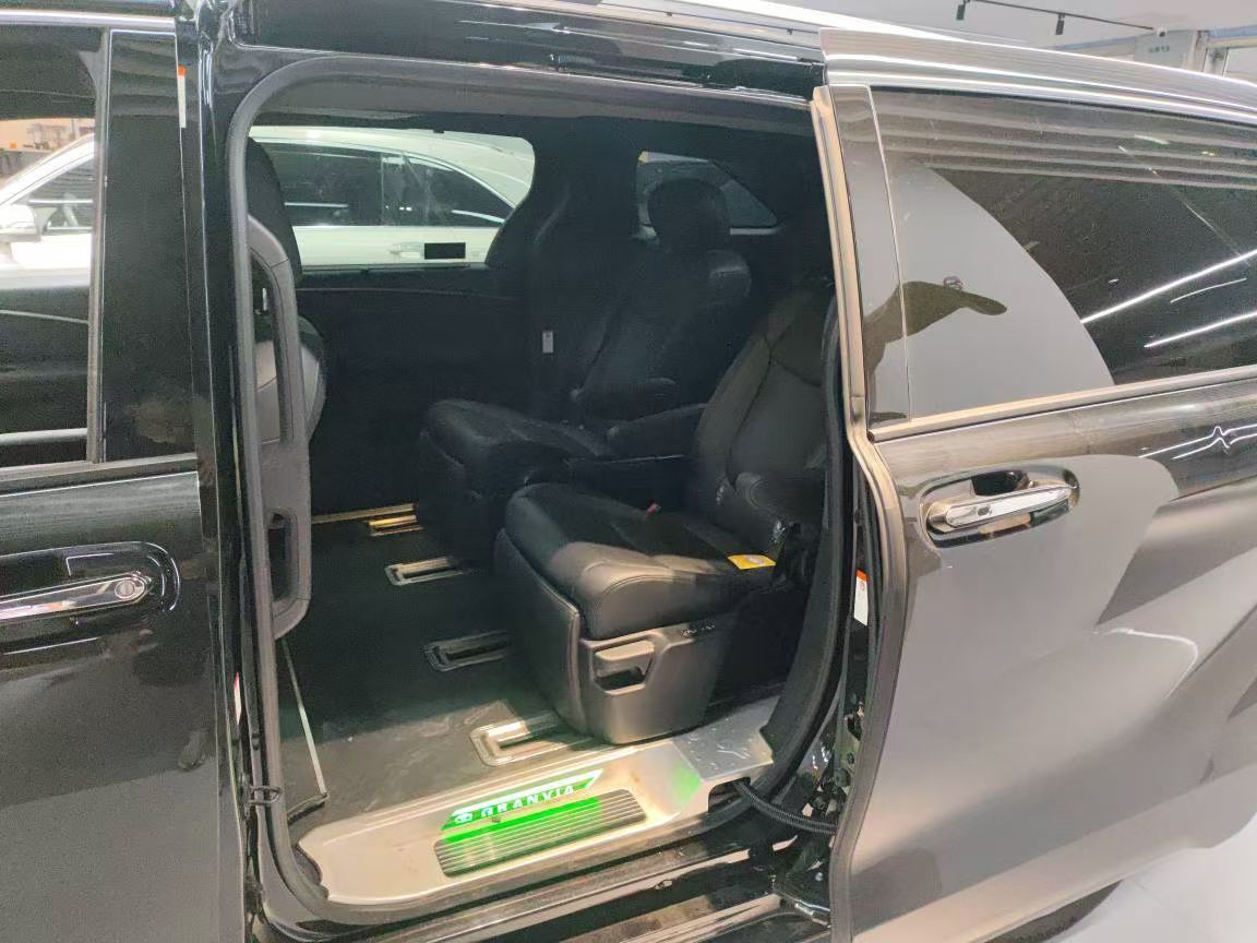 Toyota 2023 Granvia HYBRID 2.5 CVT Flagship VIP Edition