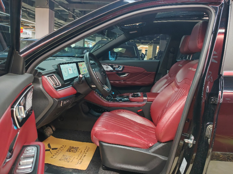 捷途 2025款 X70 PLUS 1.5T 旗舰版7座