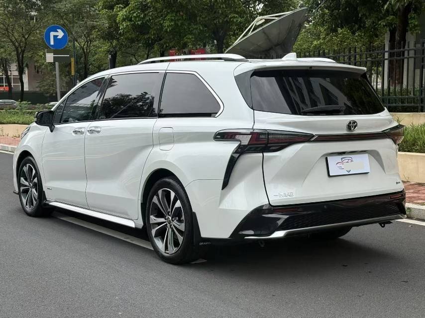 Toyota 2024 Granvia HYBRID 2.5 CVT Premium ULTRA Edition