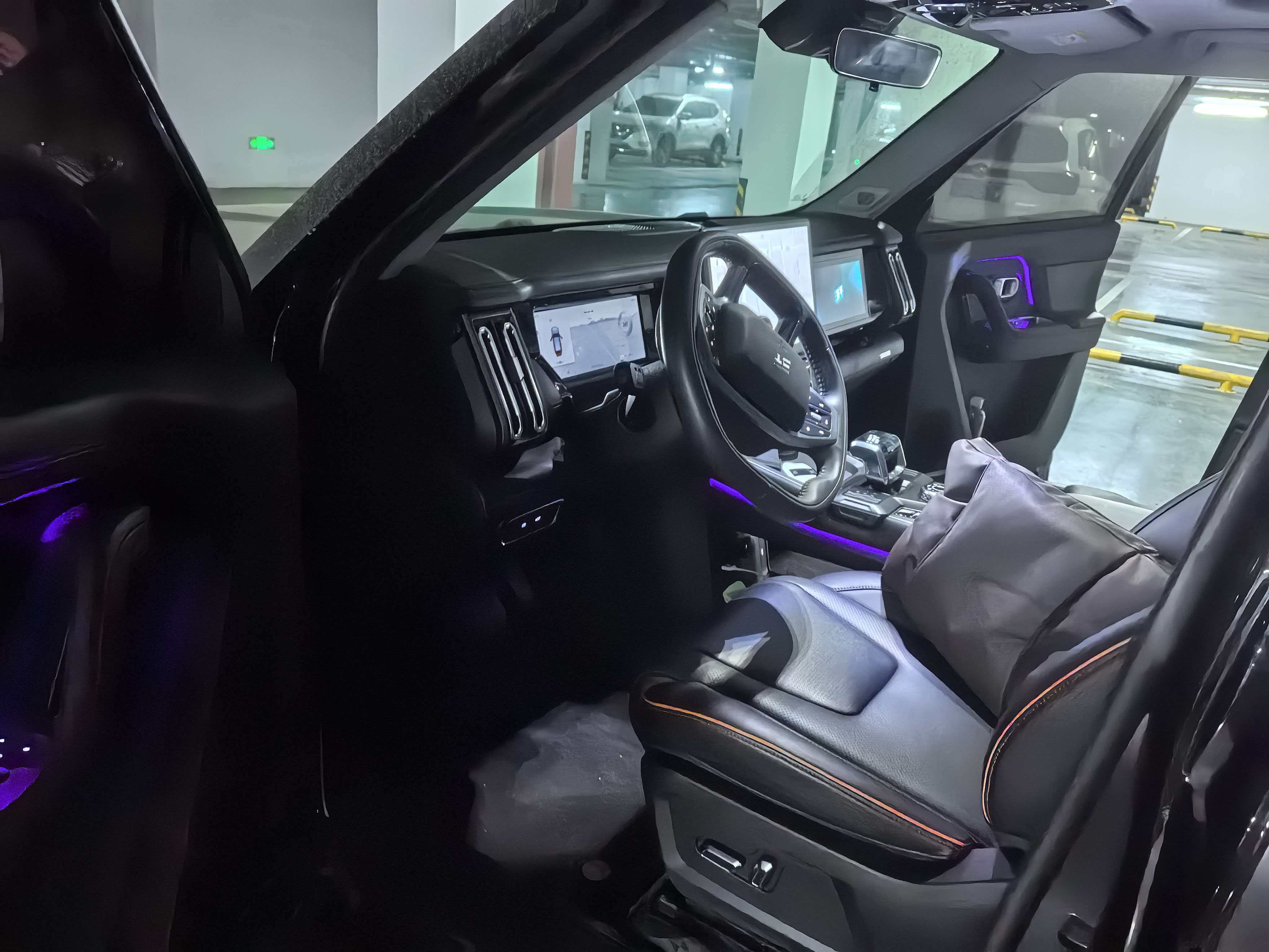JETOUR 2024 Traveler 2.0T 4WD Cross PRO Entertainment Edition