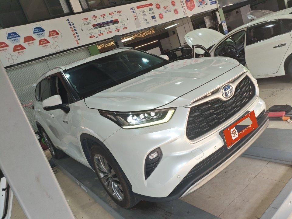 丰田 2022款 汉兰达双擎 2.5 无级 四驱尊贵版7座
