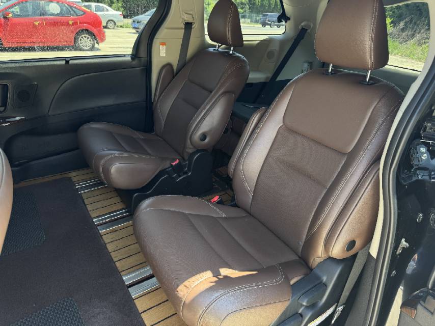 Toyota Sienna (Import) 2019 Sienna 3.5 XLE AWD 7-Seat US Spec
