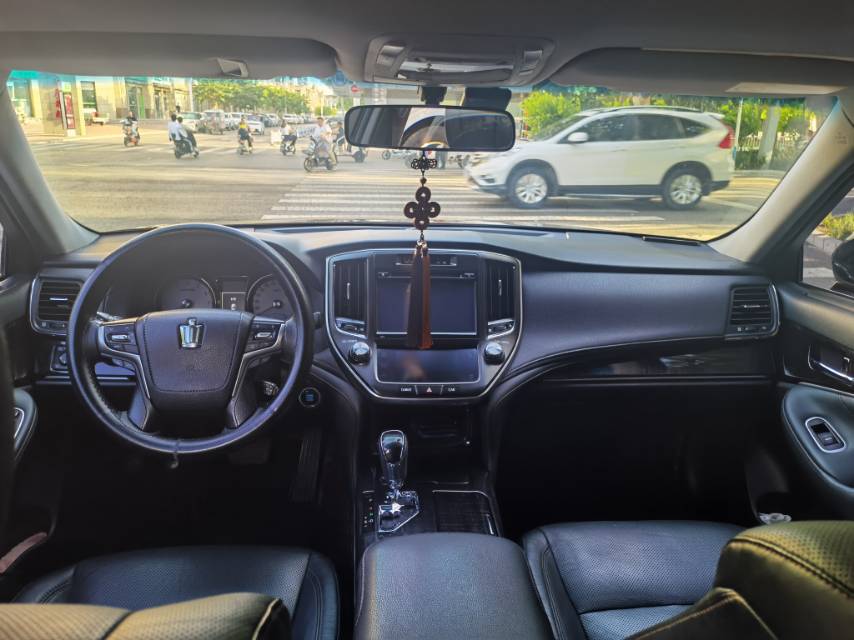 Toyota 2017 Crown 2.0T Sport