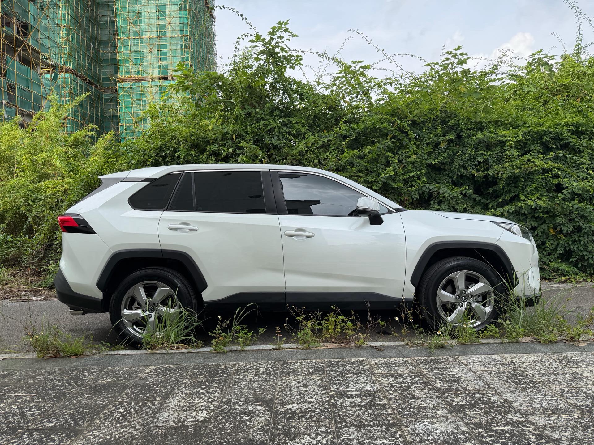丰田 2021款 RAV4荣放 2.0 无级 两驱风尚PLUS版