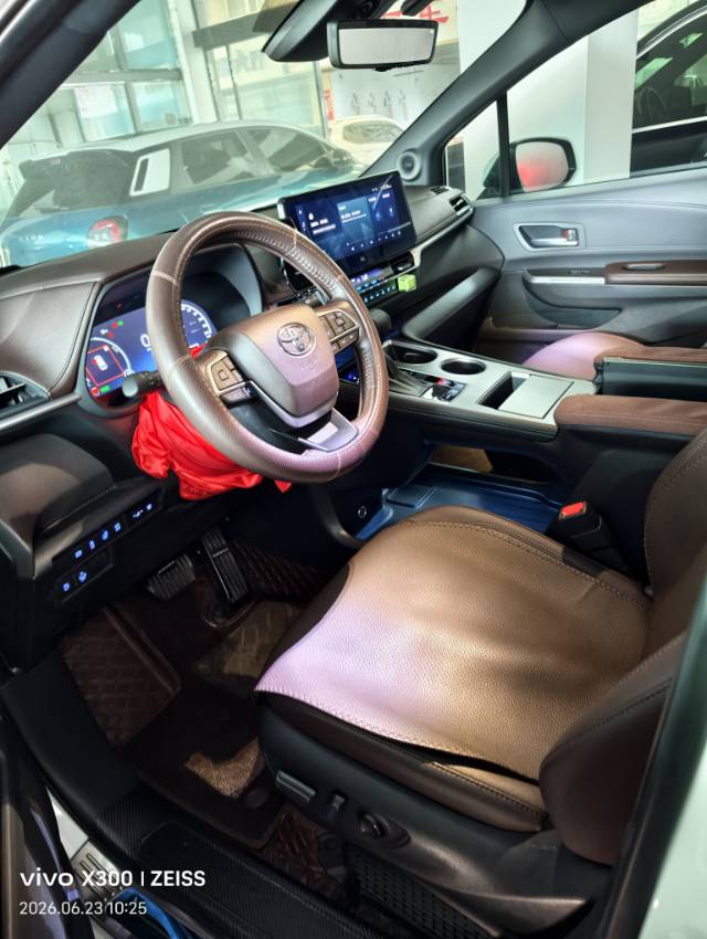 Toyota 2021 Sienna 2.5 CVT Platinum Edition