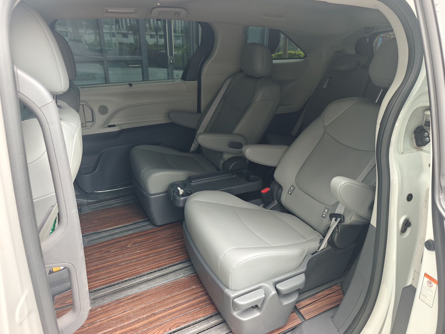 Toyota 2023 Granvia HYBRID 2.5 CVT Comfort