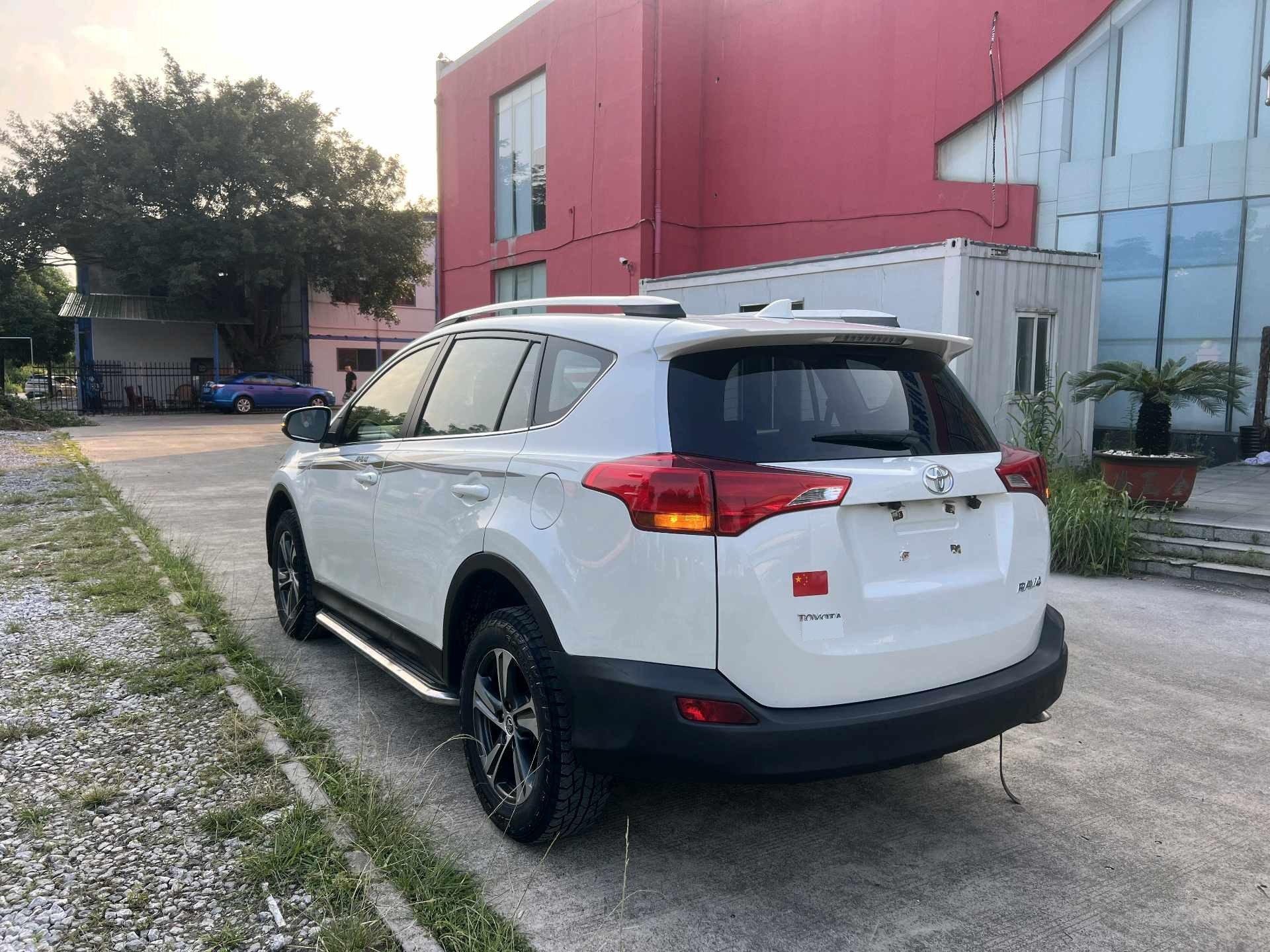 丰田 2015款 RAV4 2.0 无级 两驱风尚版