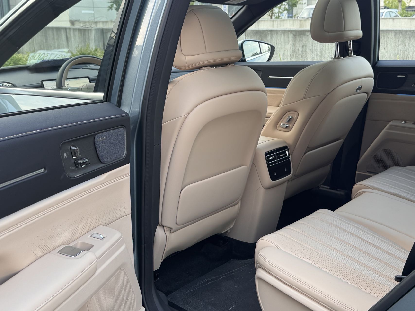 JETOUR 2025 X70L 1.5TD Luxury 7-Seater