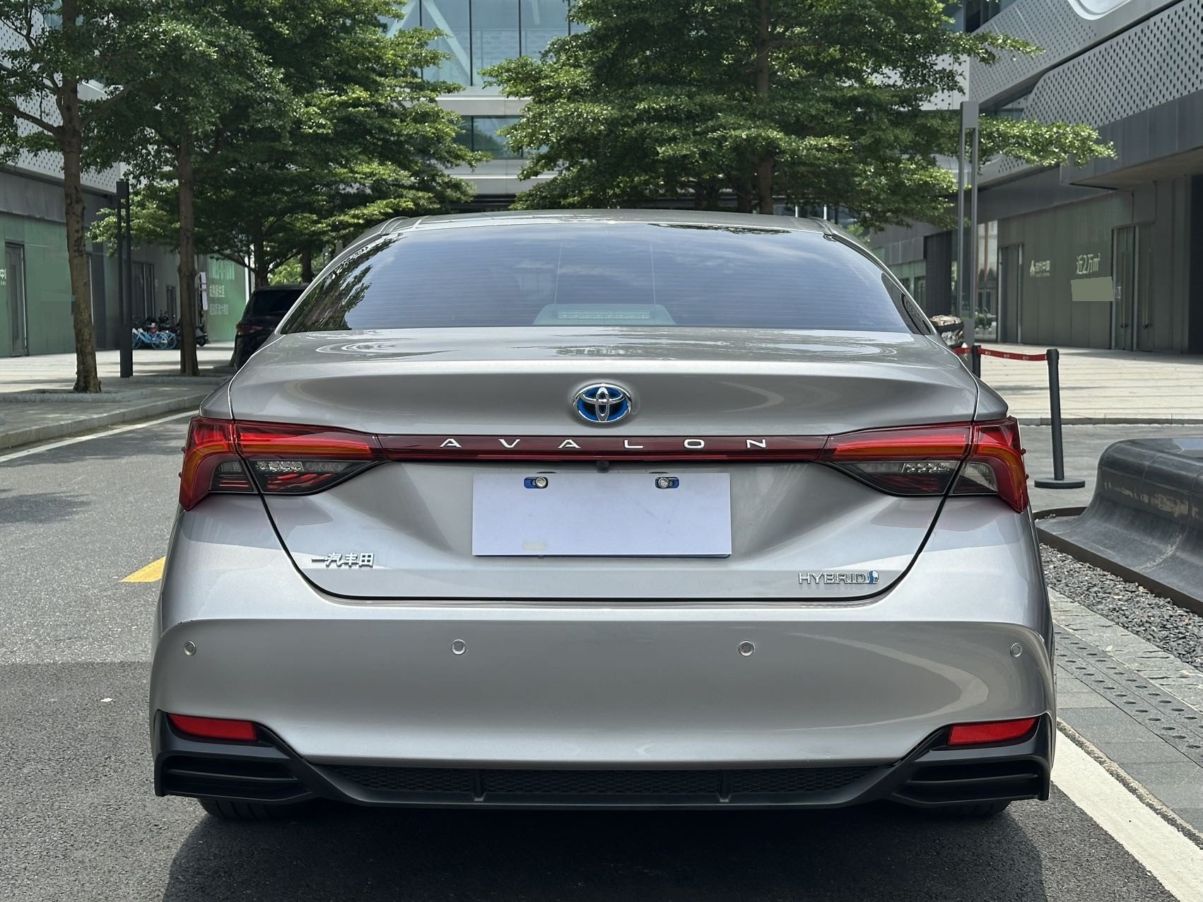 Toyota 2019 Avalon Hybrid 2.5 CVT Advanced Edition