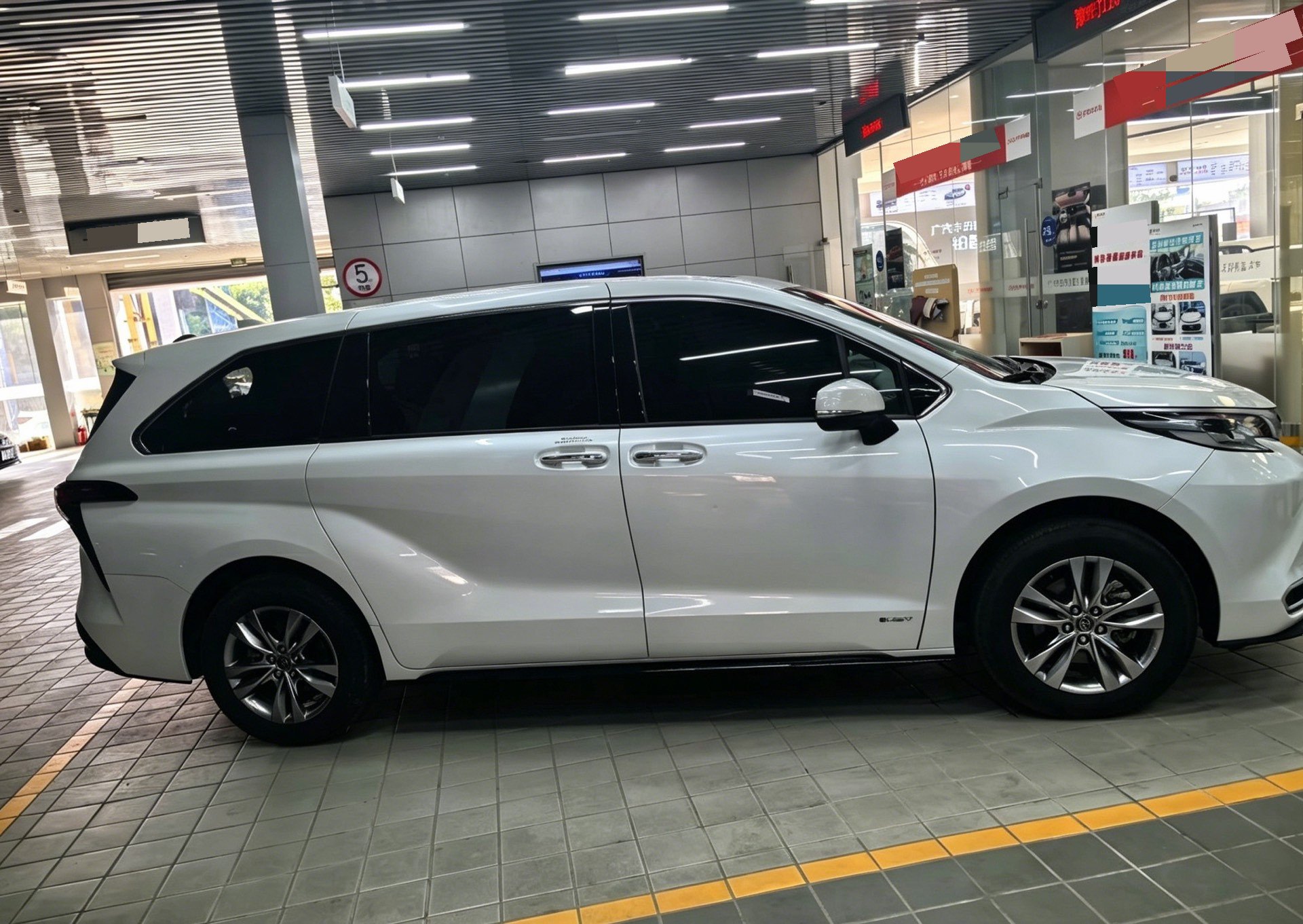 Toyota 2024 Sienna 2.5 CVT 4WD Premium