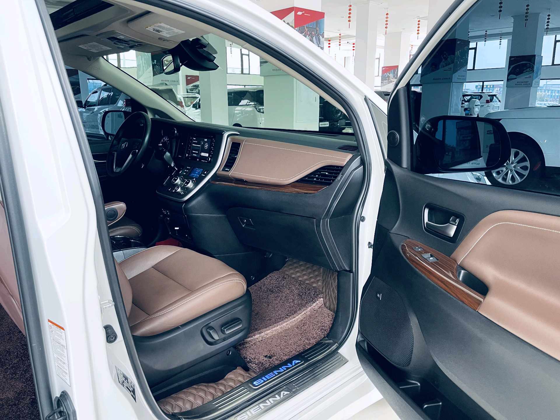 Toyota Sienna (Import) 2019 Sienna 3.5 XLE Premium AWD 7-Seat US Spec