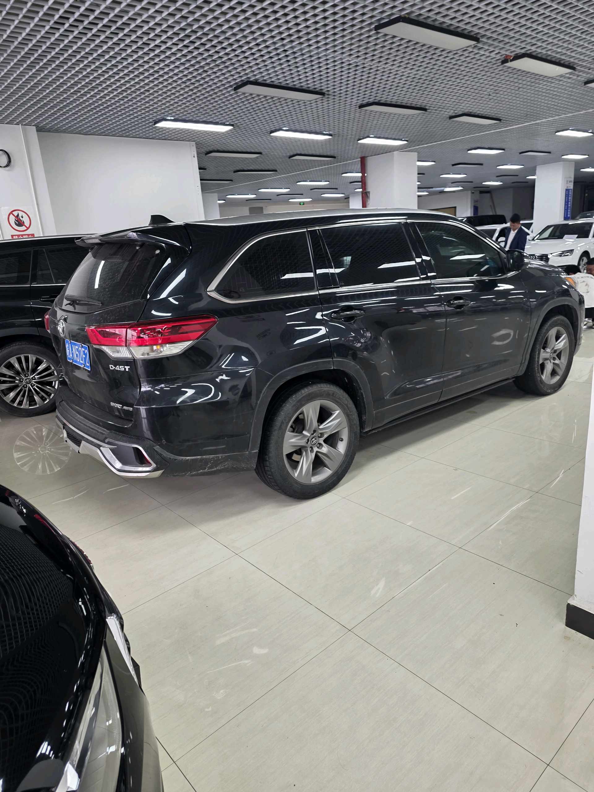丰田 2019款 汉兰达 2.0T 四驱尊贵版7座