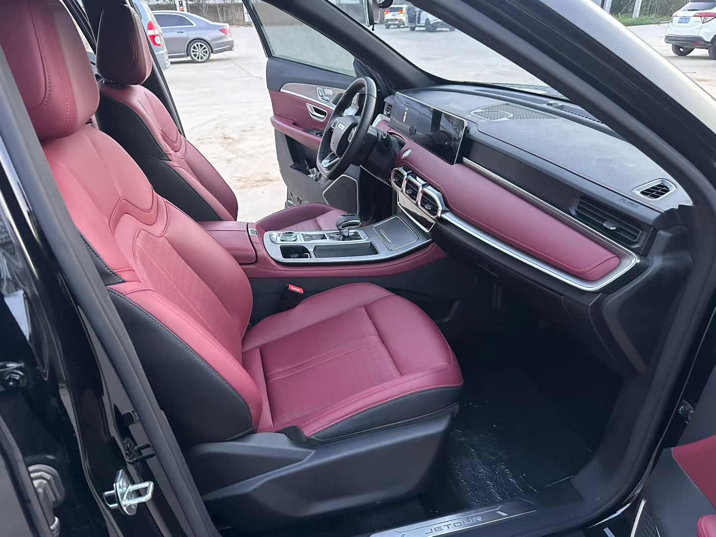JETOUR 2025 X70 PLUS 1.5T Champion Edition MAX 5-Seater