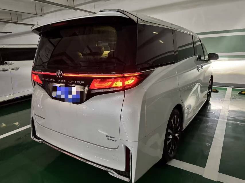 Toyota Vellfire (Import) 2024 Crown Vellfire 2.5 CVT Supreme Executive Edition