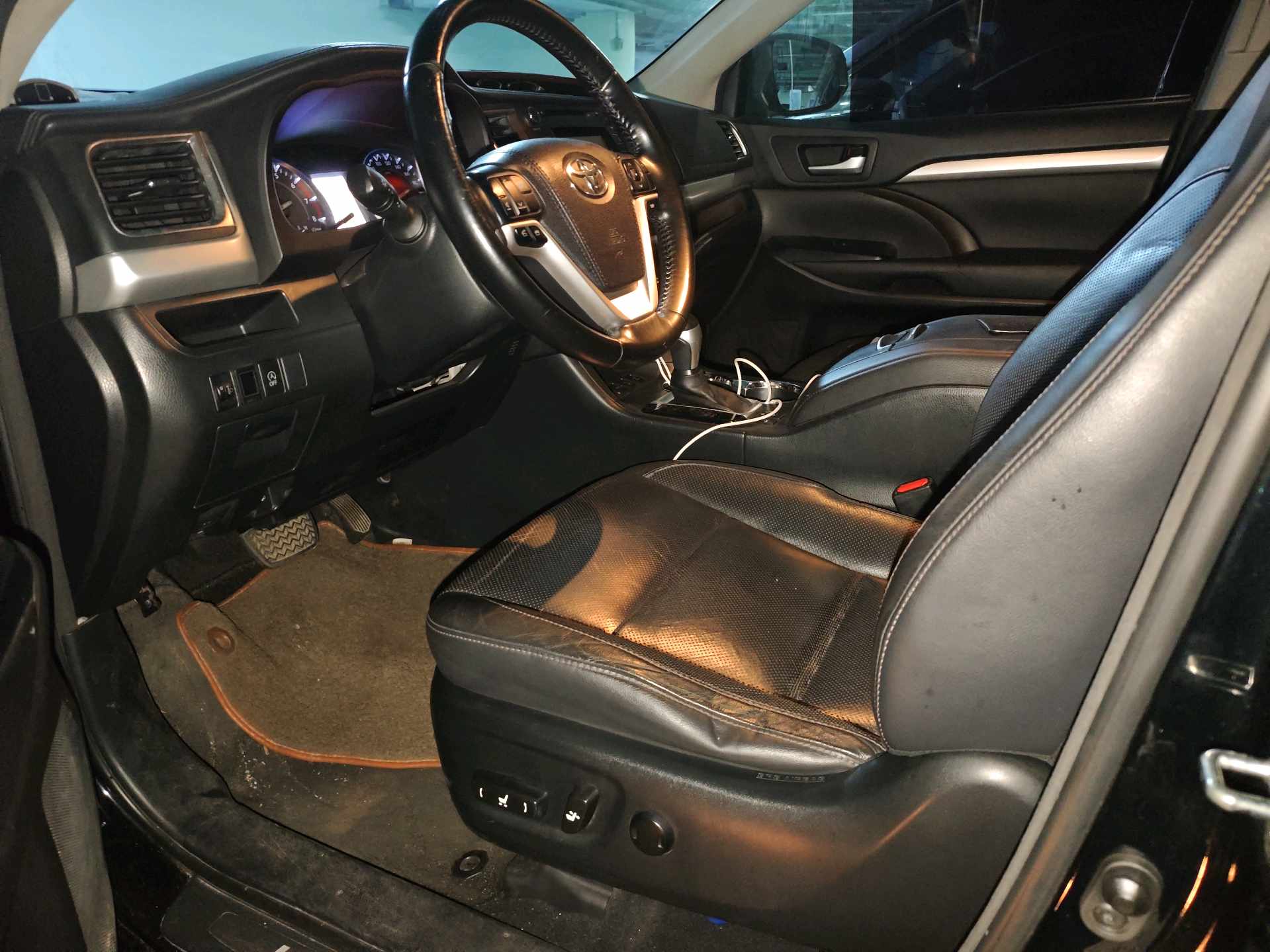 Toyota 2015 Highlander 2.0T 4WD Luxury 7-Seater
