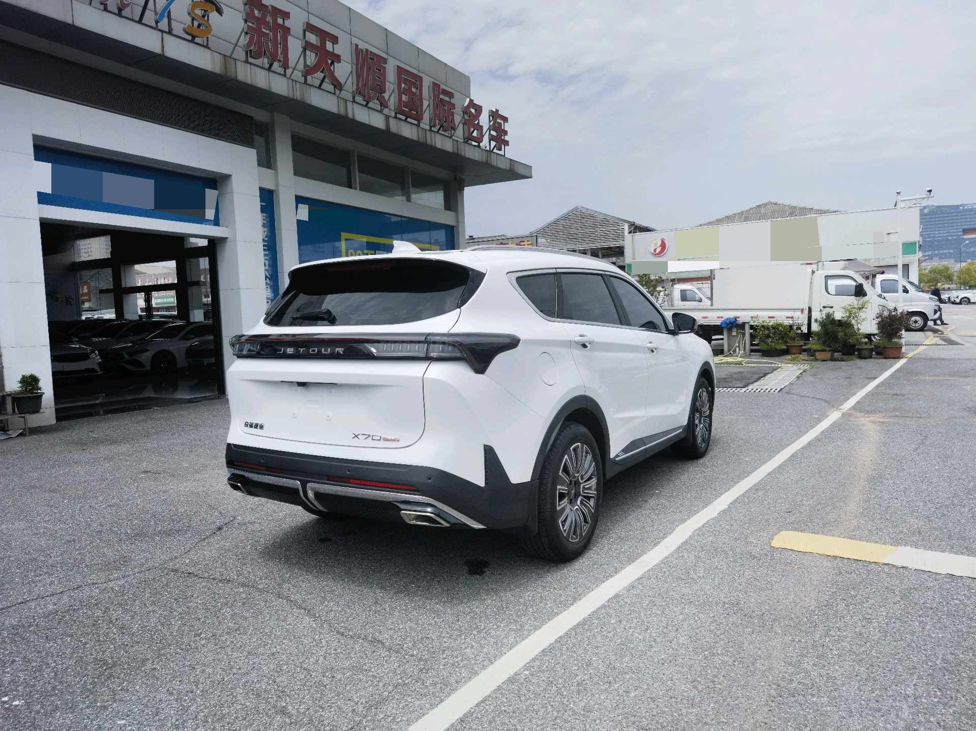 捷途 2025款 X70 PLUS 1.5T 豪华澎湃版5座