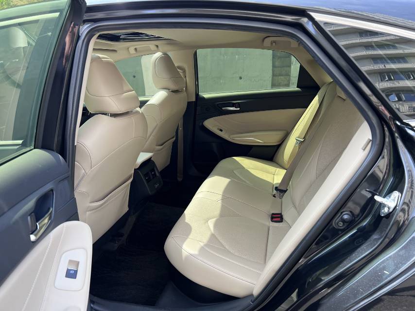 Toyota 2022 Avalon Hybrid 2.5 CVT Luxury Edition