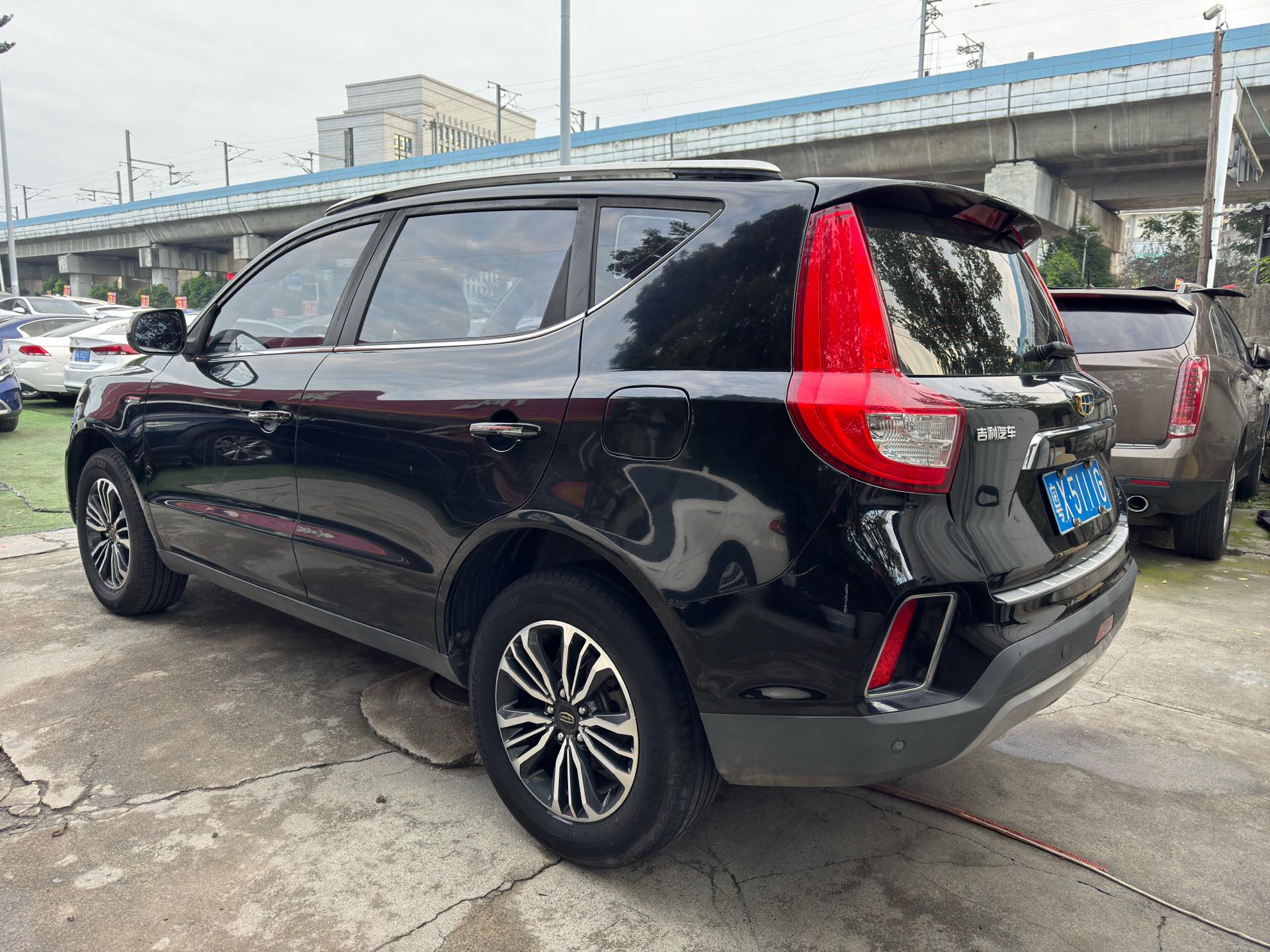 吉利 2016款 远景SUV(X6) 1.3T 无级 豪华型