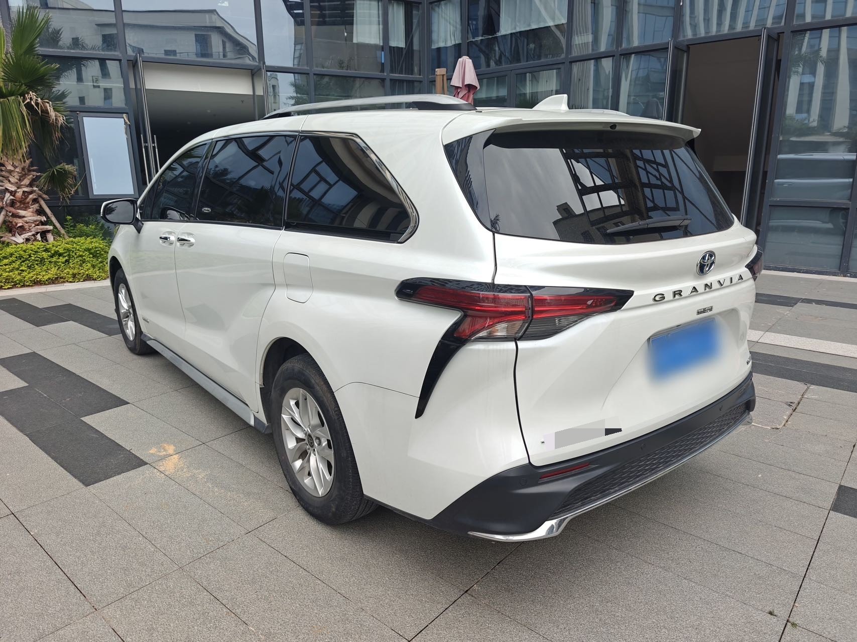 Toyota 2023 Granvia HYBRID 2.5 CVT Comfort