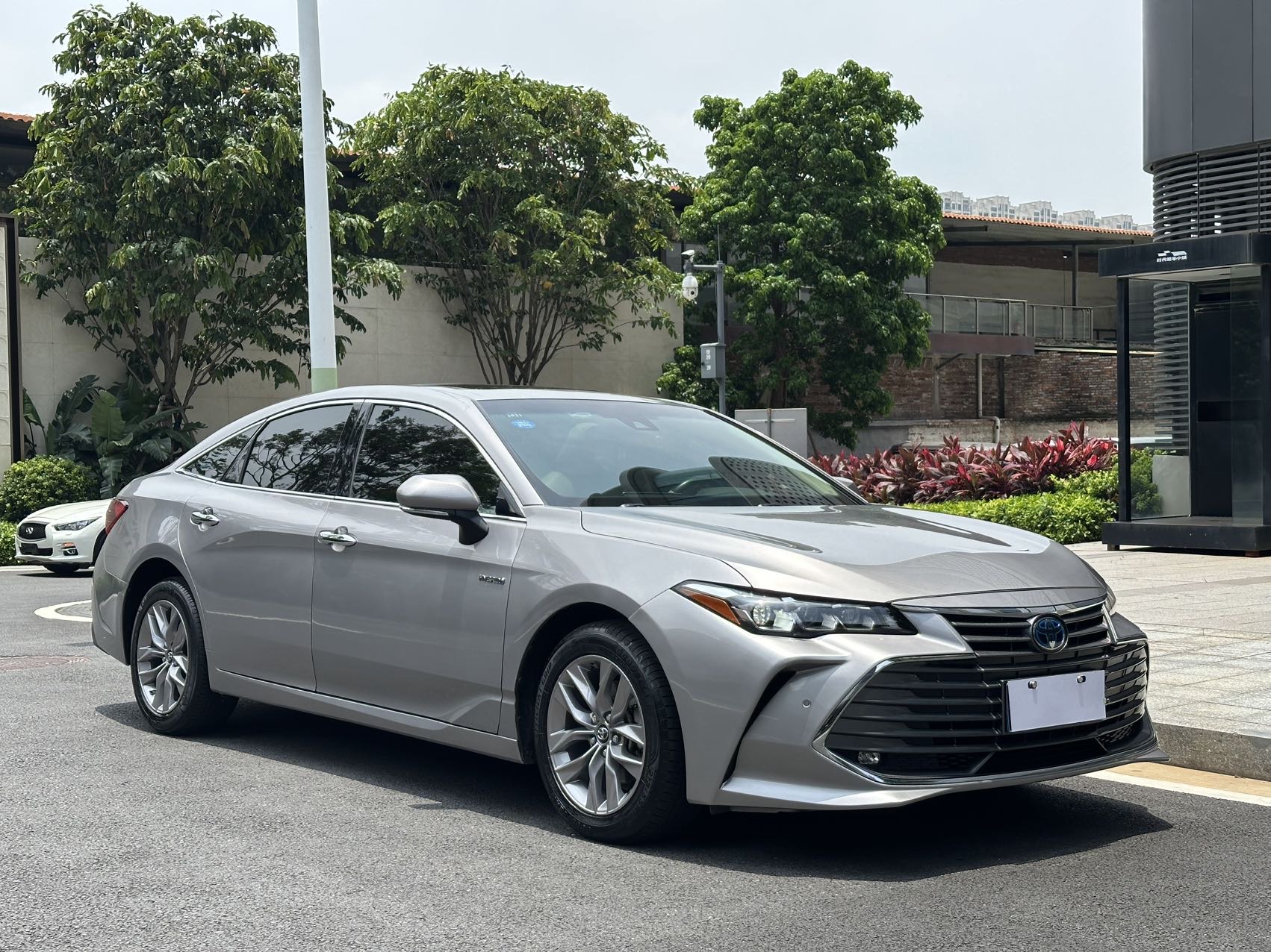 Toyota 2019 Avalon Hybrid 2.5 CVT Advanced Edition