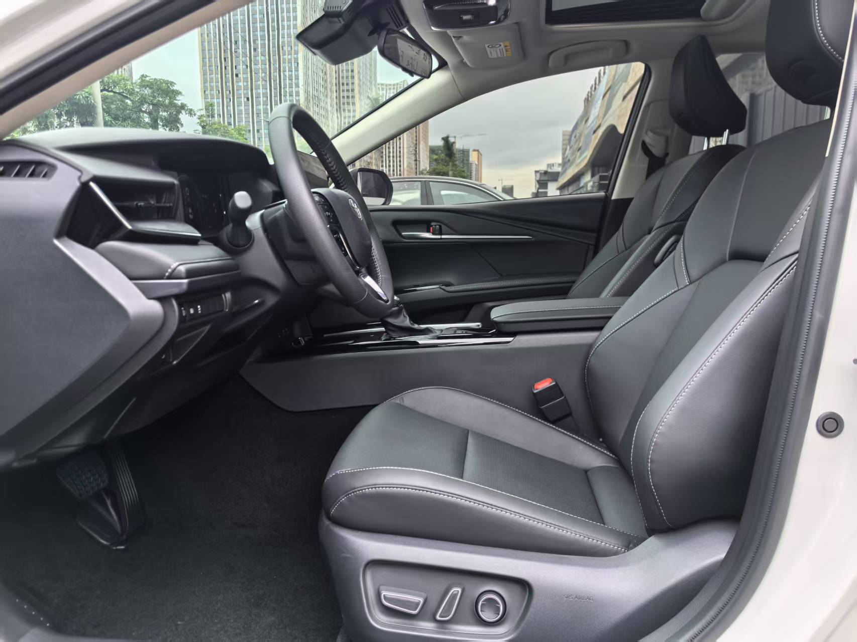 Toyota 2024 Camry Twin Engine 2.0HGVP CVT Luxury Edition
