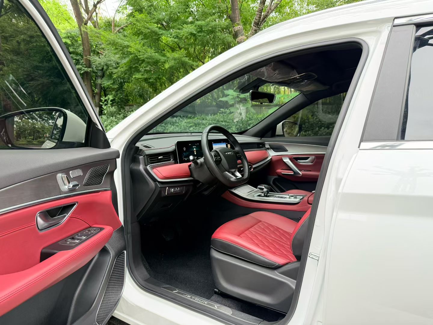JETOUR 2025 X70 PLUS 1.5T Luxury Surge 7-Seater