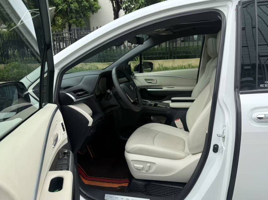 Toyota 2024 Granvia HYBRID 2.5 CVT Premium ULTRA Edition
