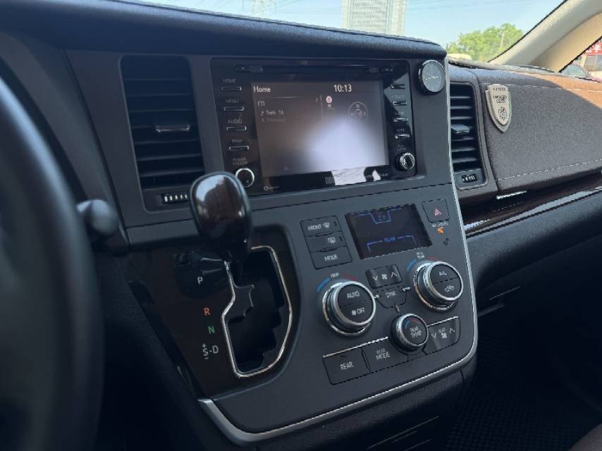 Toyota Sienna (Import) 2019 Sienna 3.5 XLE AWD 7-Seat US Spec
