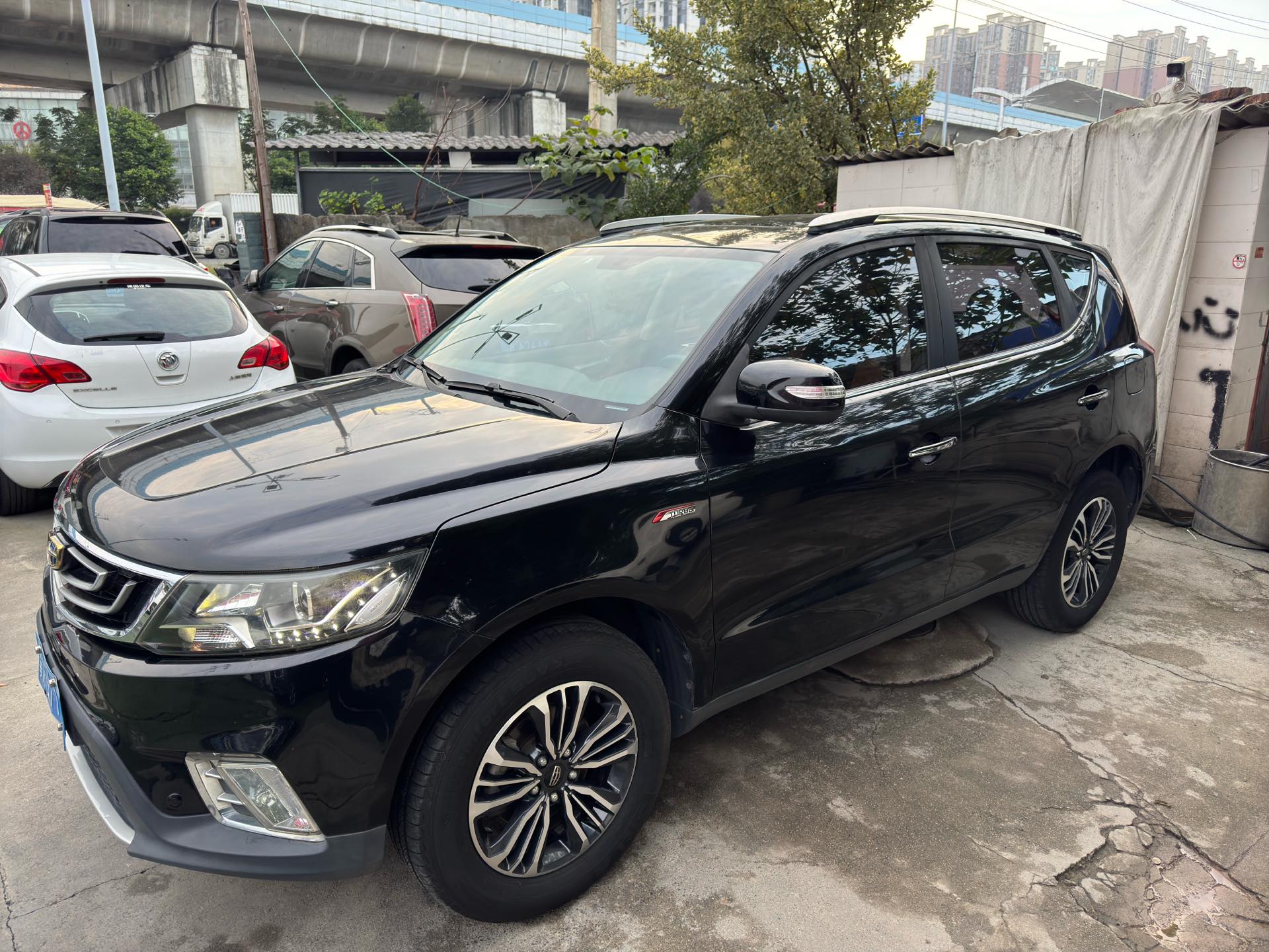 吉利 2016款 远景SUV(X6) 1.3T 无级 豪华型